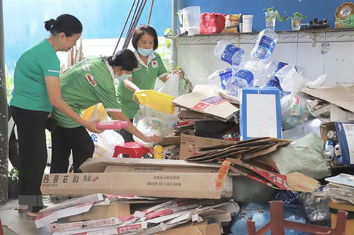 Đổi rác thải nhựa lấy gạo