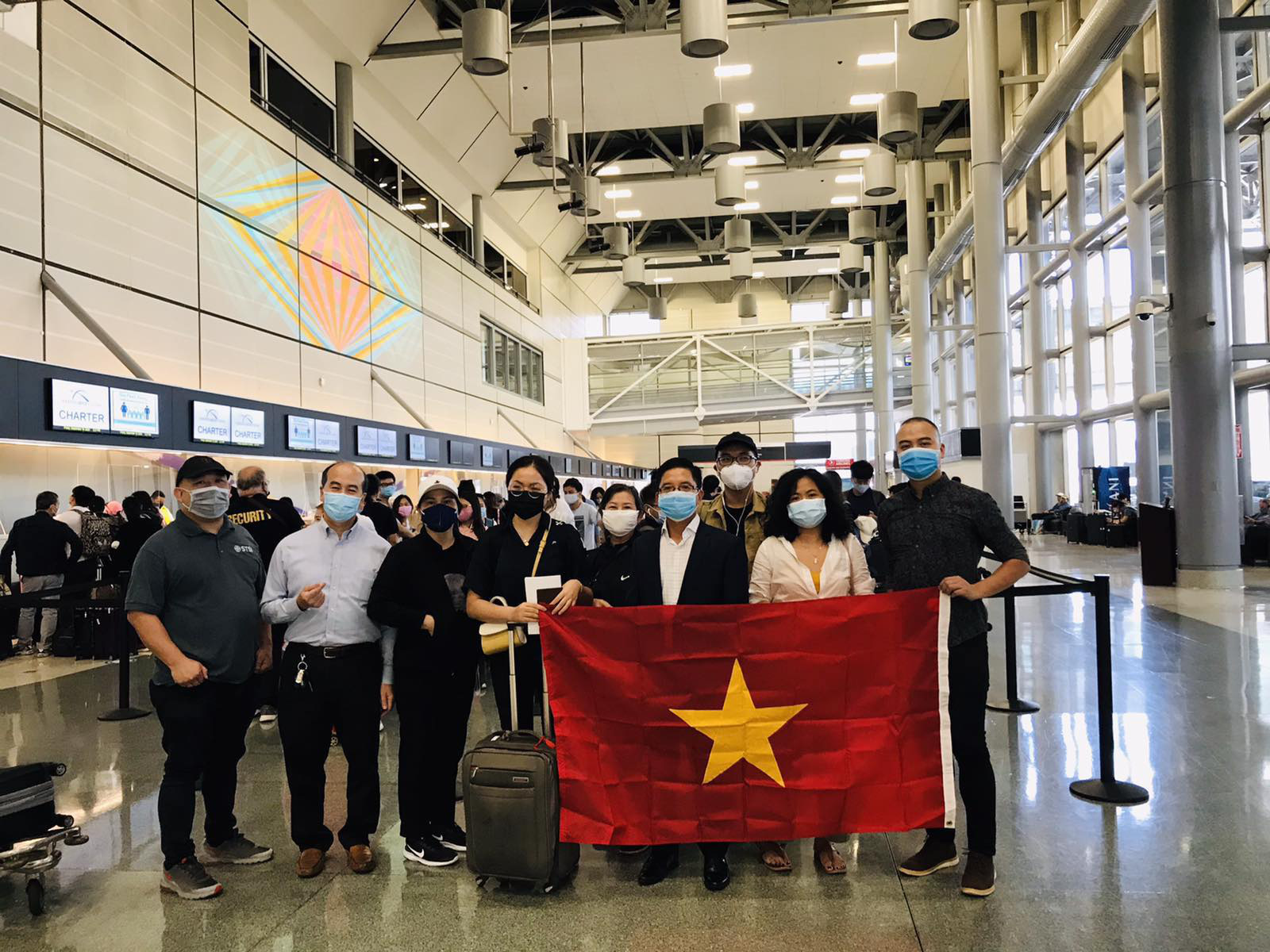 Hơn 340 người Việt từ Mỹ về nước