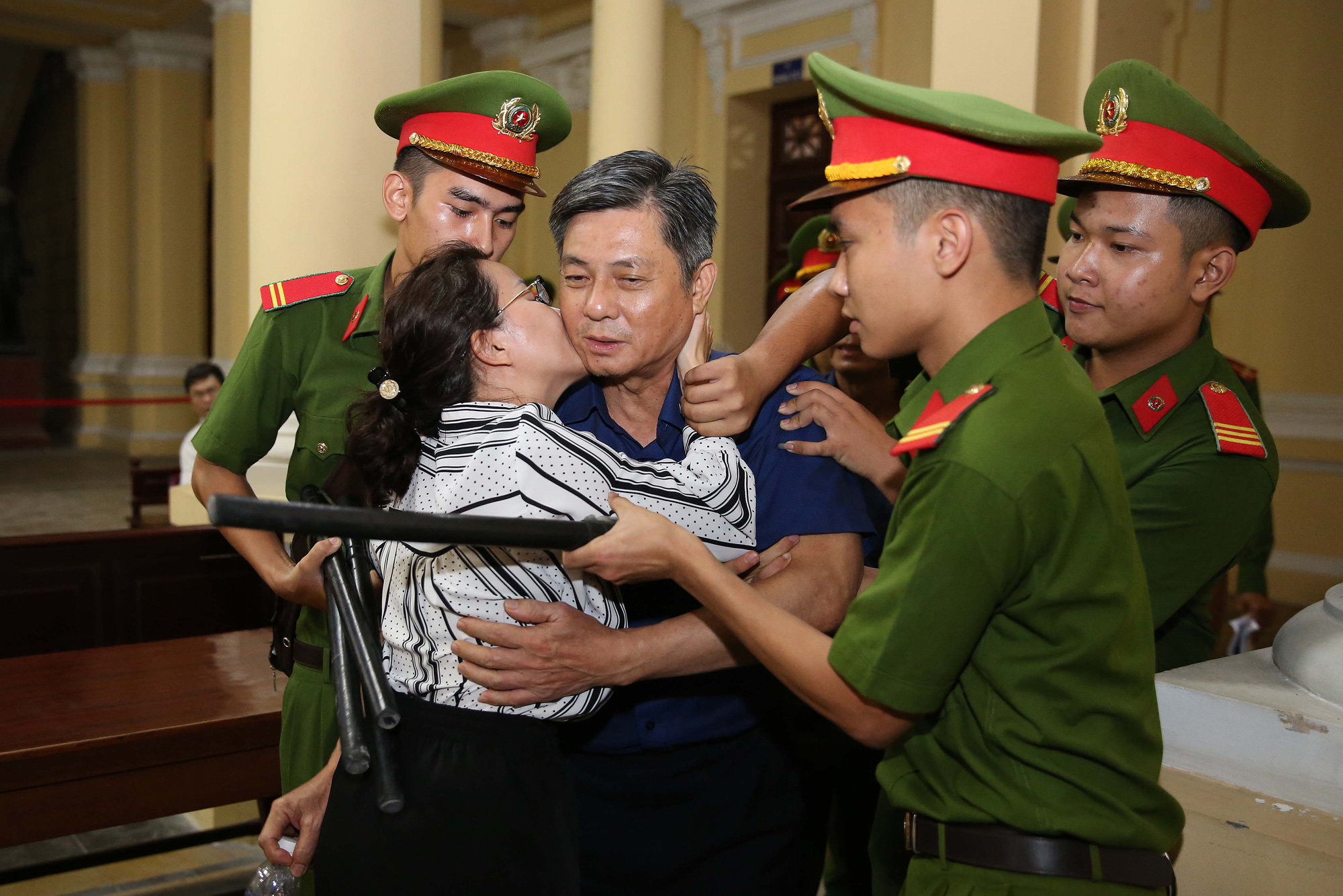 H&igrave;nh ảnh, t&igrave;nh tiết đ&aacute;ng ch&uacute; &yacute; ở phi&ecirc;n t&ograve;a x&eacute;t xử &ocirc;ng Nguyễn Th&agrave;nh T&agrave;i v&agrave; b&agrave; chủ Hoa Th&aacute;ng Năm - Ảnh 8.