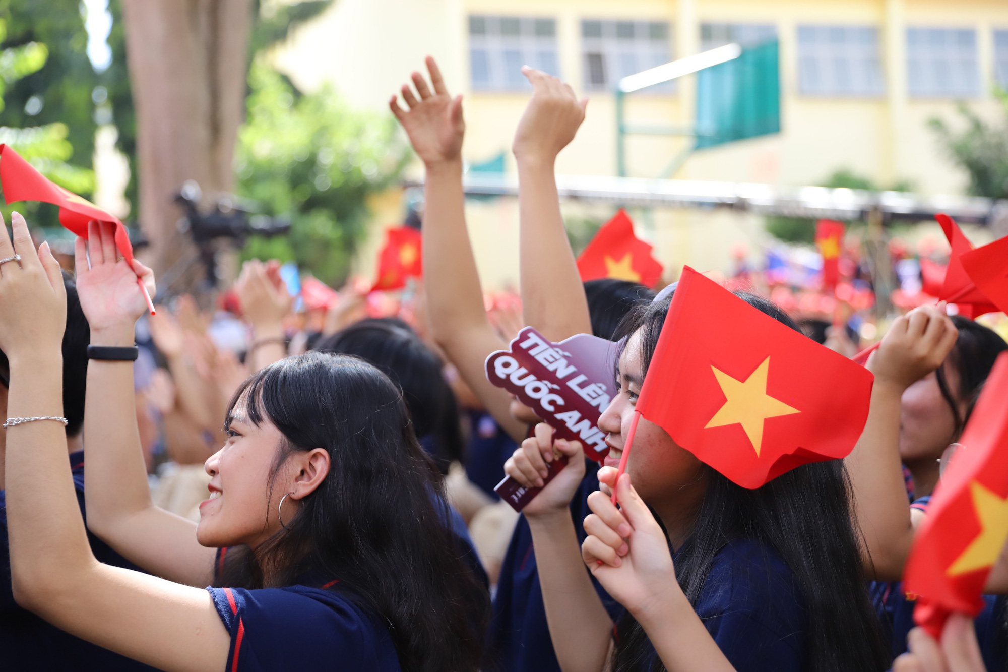 Về nhì Olympia, cậu học trò trường huyện vẫn làm nức lòng Tây Nguyên