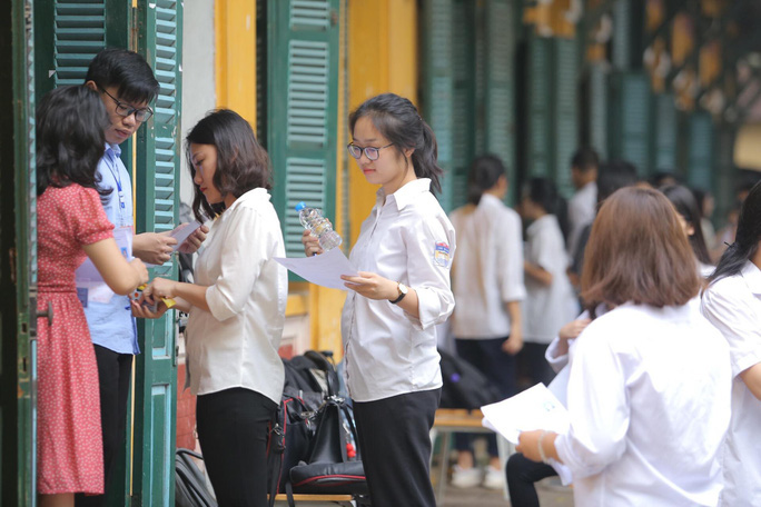 Không khó quản học sinh dùng điện thoại trên lớp
