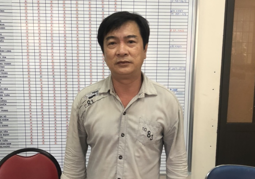 Bà bán ổi bị lột sạch vàng sau khi uống ly cà phê sữa của gã đàn ông như thế nào?