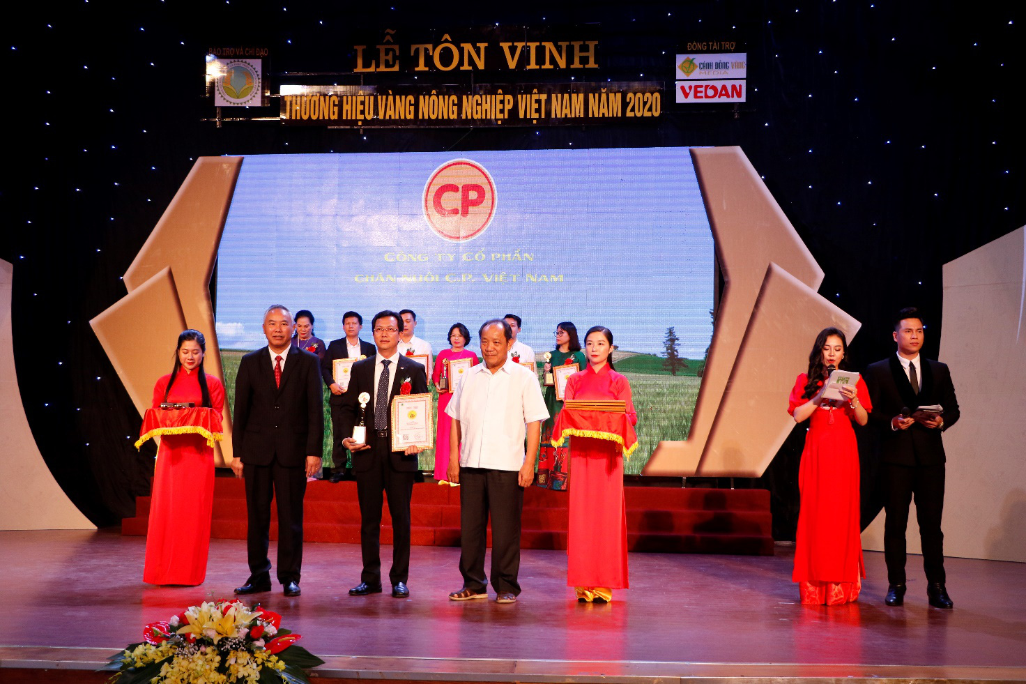 C.P. Việt Nam nhận danh hiệu “Thương hiệu vàng nông nghiệp Việt Nam 2020”