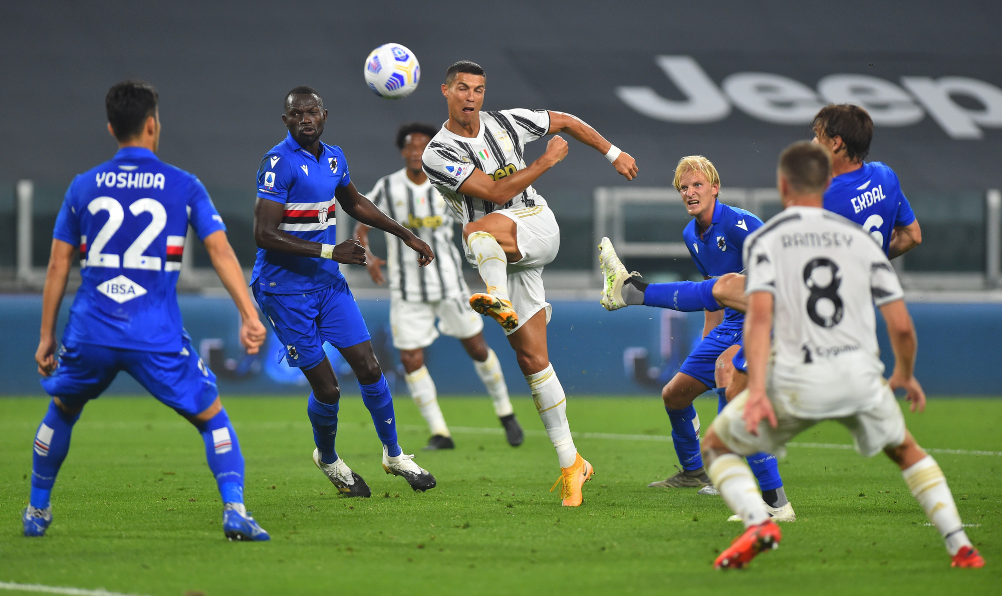 Ronaldo khai hỏa, Juventus mở m&agrave;n m&atilde;n nh&atilde;n ở Turin - Ảnh 1.