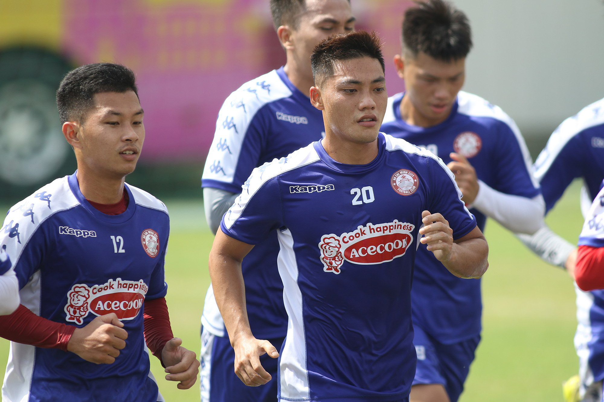 Công Phượng ở đâu trong ngày 2 bạn cũ ở U19 Việt Nam ra mắt CLB TP HCM?