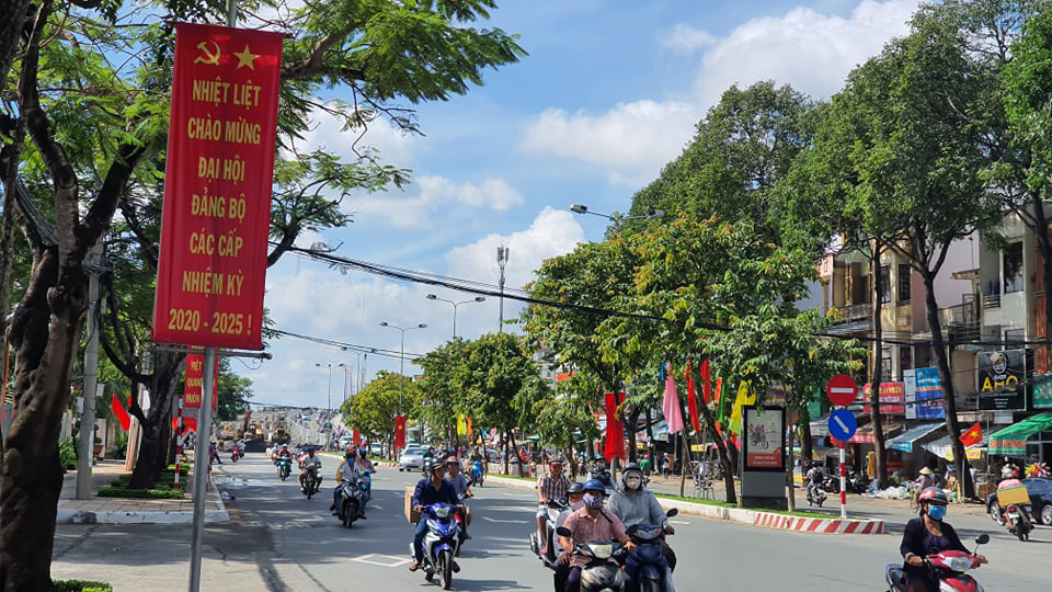 Cần Thơ: Rợp băng r&ocirc;n, cờ phướn ch&agrave;o mừng Đại hội Đảng bộ - Ảnh 4.