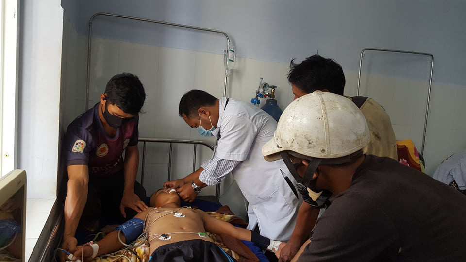 Đang gặt lúa thì bị sét đánh, 2 người chết, 1 người nguy kịch