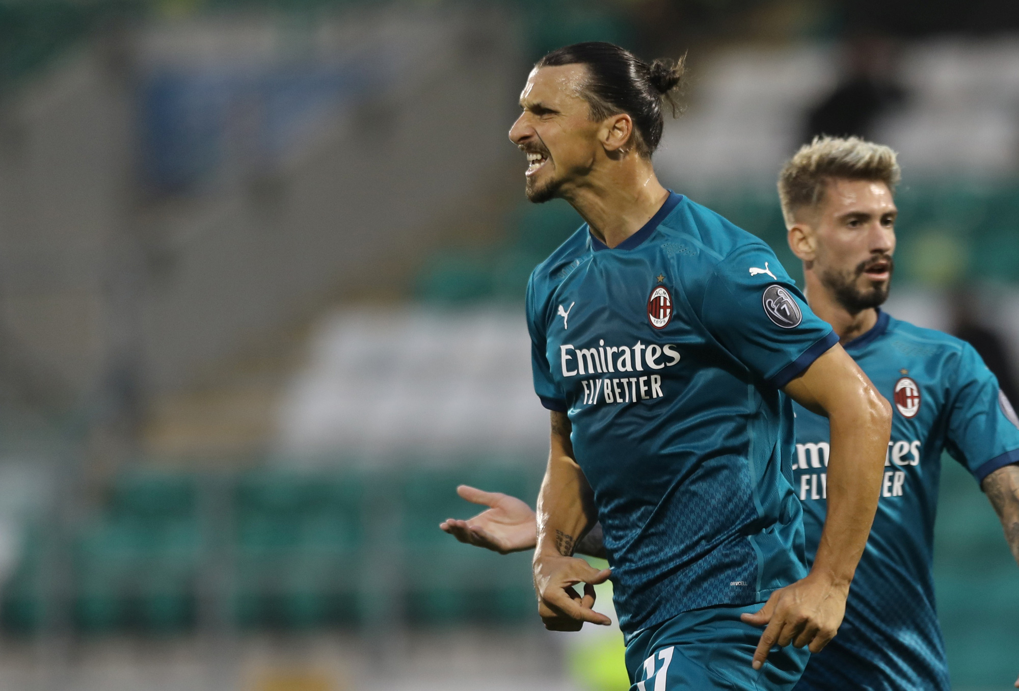 Clip cựu sao Barcelona Zlatan Ibrahimovic lập cú đúp, AC Milan thắng trận ra quân Serie A