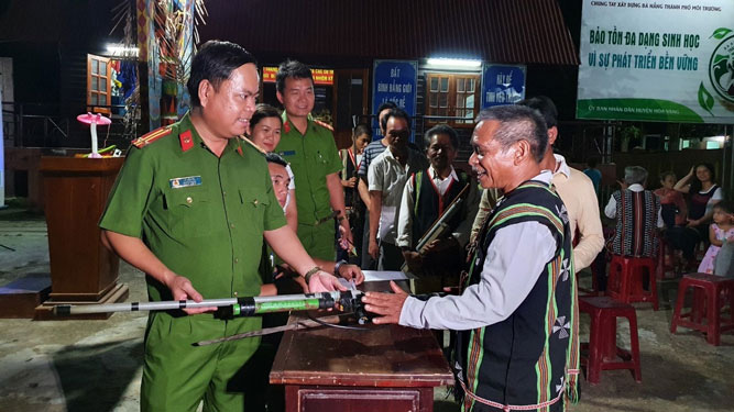 C&ocirc;ng an ch&iacute;nh quy về x&atilde;: B&aacute;m cơ sở để gần d&acirc;n hơn - Ảnh 2.