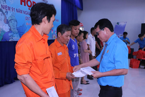 Bình Dương: Nâng chất bữa ăn giữa ca cho công nhân