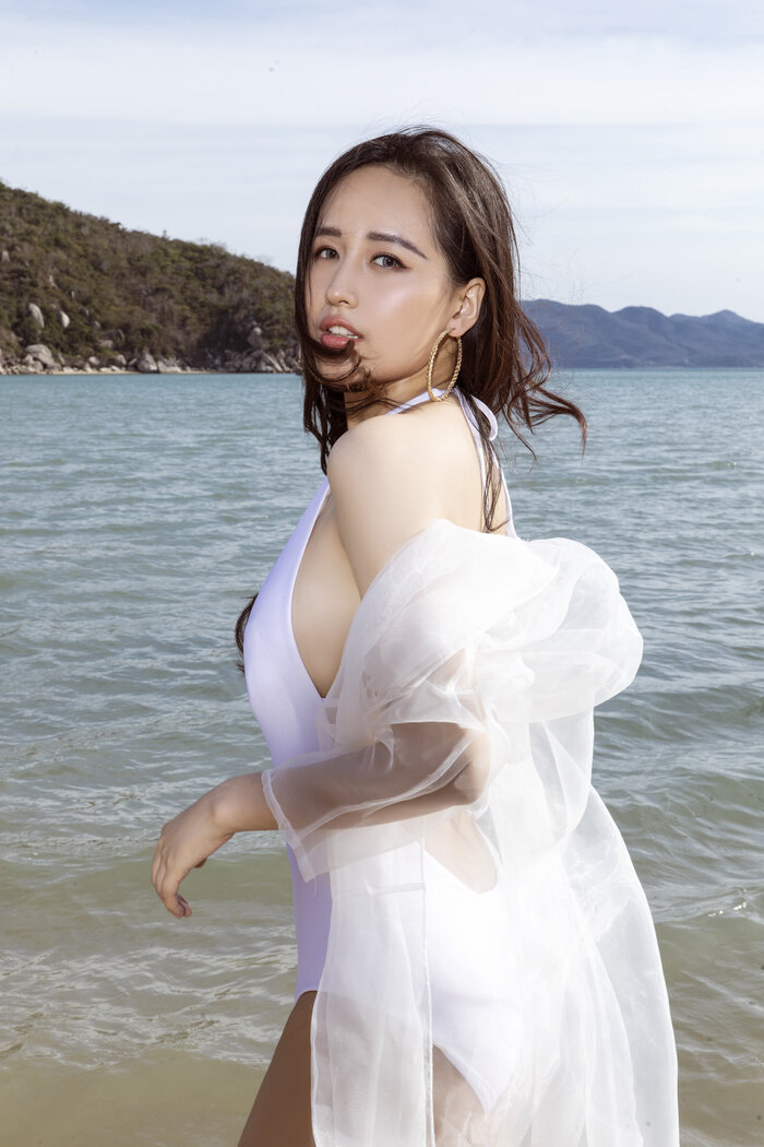 Diện bikini gợi cảm, Mai Phương Th&uacute;y xứng danh hoa hậu n&oacute;ng bỏng nhất - Ảnh 4.