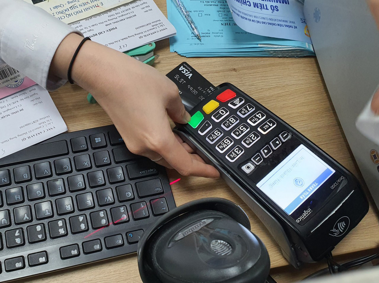 Coi chừng ôm "cục tức" khi xài thẻ tín dụng