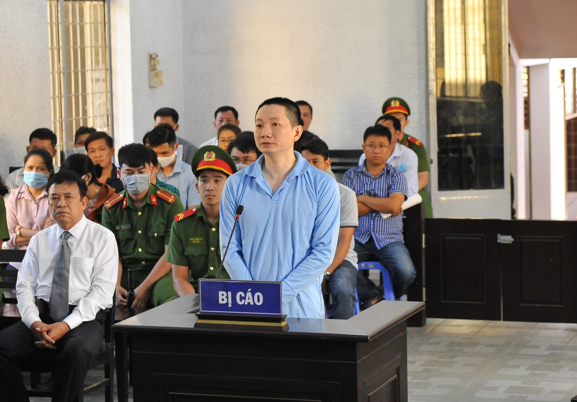 Tử hình nguyên cán bộ ngân hàng "thụt két" hơn 110 tỉ đồng để đánh bạc