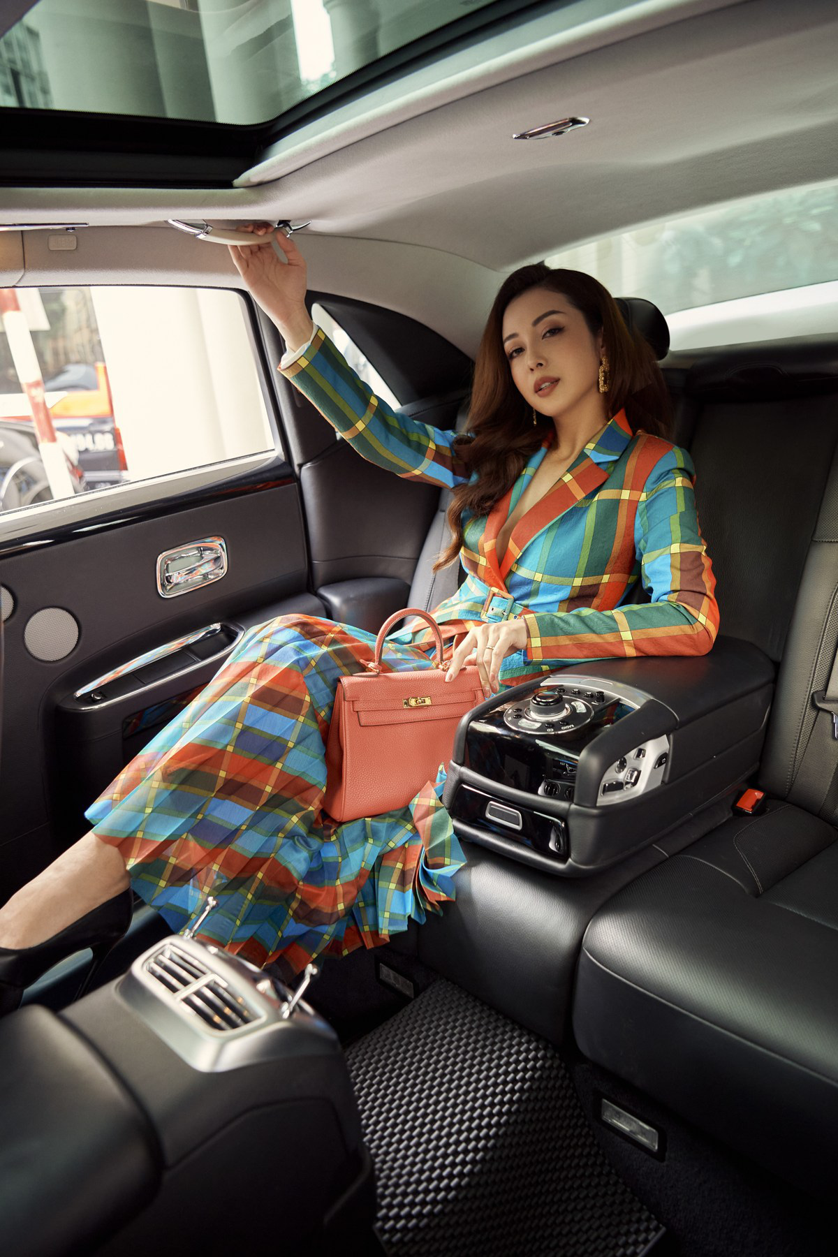 Nhà mode Neva bắt tay Jennifer Phạm tôn vinh phái đẹp - Ảnh 1.
