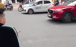 Thông tin ngỡ ngàng về kẻ dùng gậy sắt đập phá xe máy người bênh vực bà bầu sau va chạm giao thông - Ảnh 1.