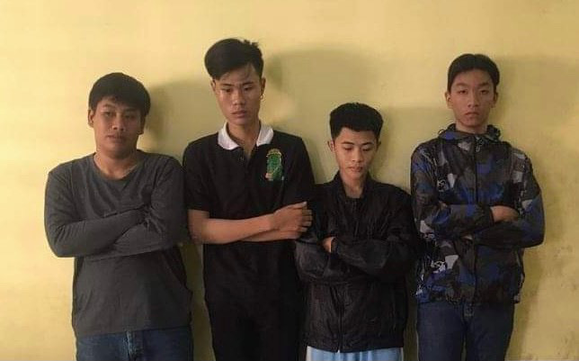 Bắt 4 thanh thiếu ni&ecirc;n r&igrave;nh rập phụ nữ trong đ&ecirc;m bị camera ghi h&igrave;nh - Ảnh 1.