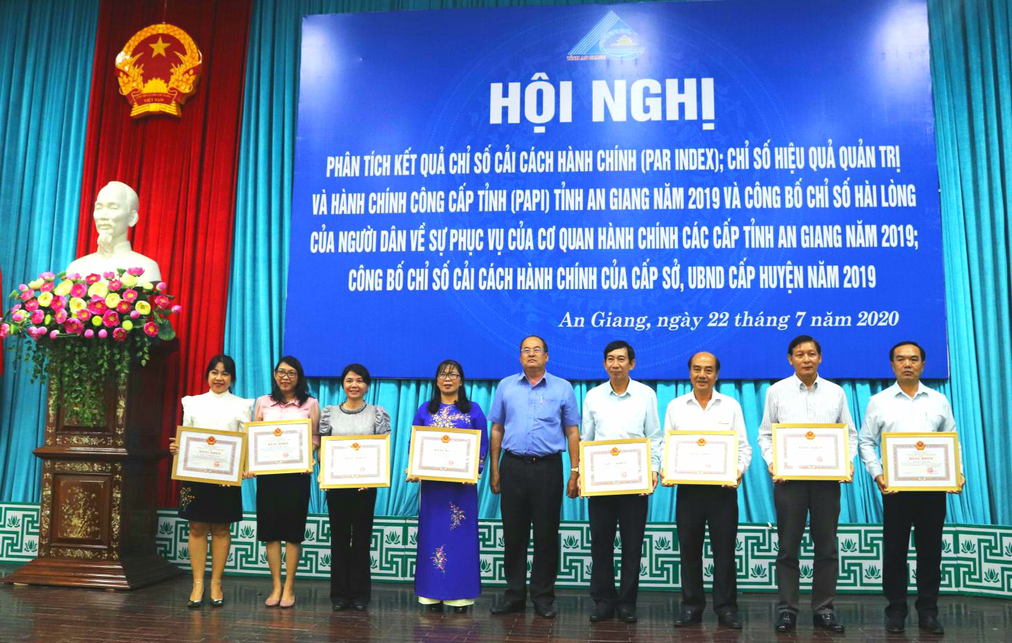 An Giang đẩy mạnh ch&iacute;nh quyền số phục vụ d&acirc;n - Ảnh 3.