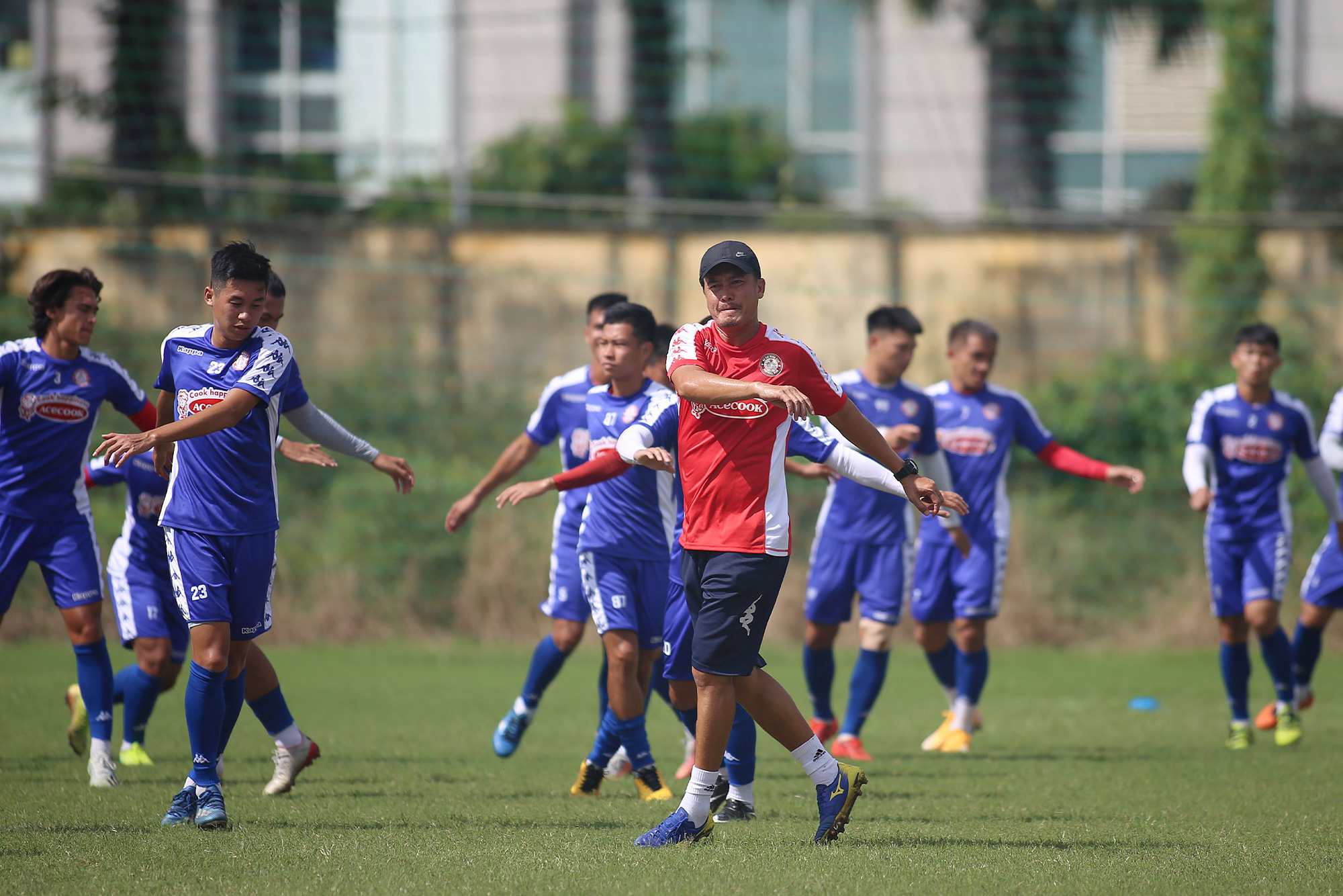 CLB TP HCM đ&oacute;n th&ecirc;m trợ l&iacute; HLV mới c&oacute; t&iacute;nh c&aacute;ch h&agrave;i hước kh&ocirc;ng thua C&ocirc;ng Phượng - Ảnh 2.