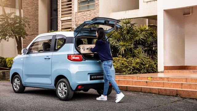 Chiếc &ocirc;t&ocirc; 2 chỗ đi chợ, đ&oacute;n con rẻ gi&aacute; chỉ nhỉnh hơn Honda SH - Ảnh 12.