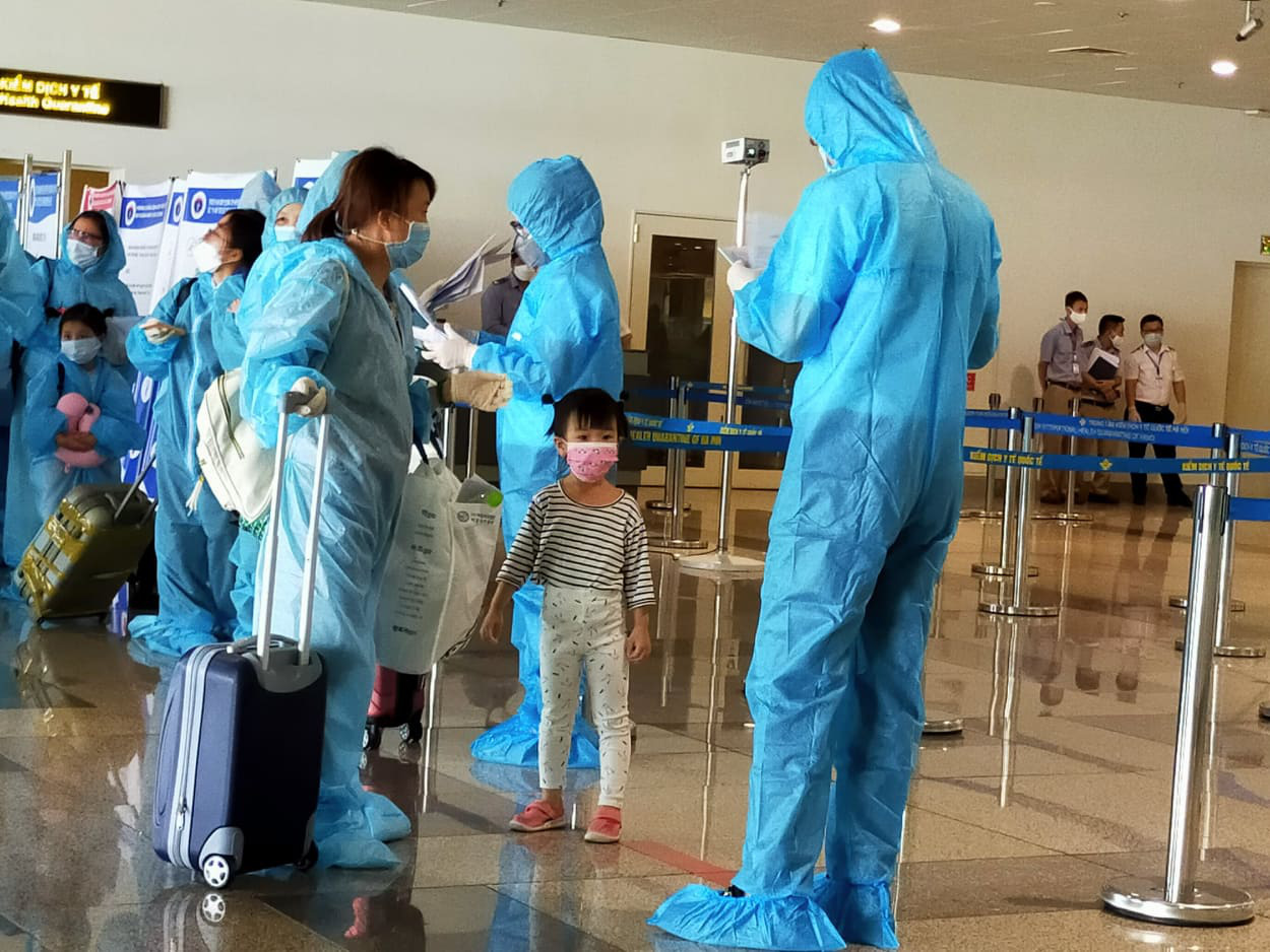 Chuyến bay thương mại quốc tế đầu tiên về Việt Nam, hành khách được cách ly thế nào? - Ảnh 8.