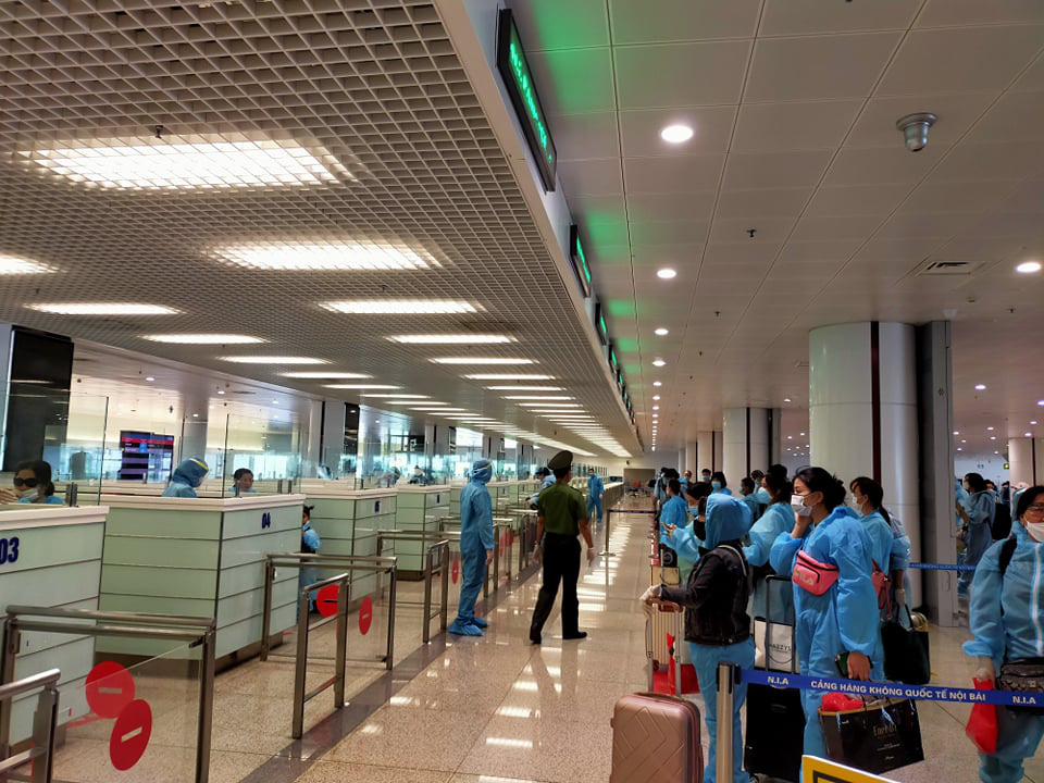 Chuyến bay thương mại quốc tế đầu tiên về Việt Nam, hành khách được cách ly thế nào? - Ảnh 11.