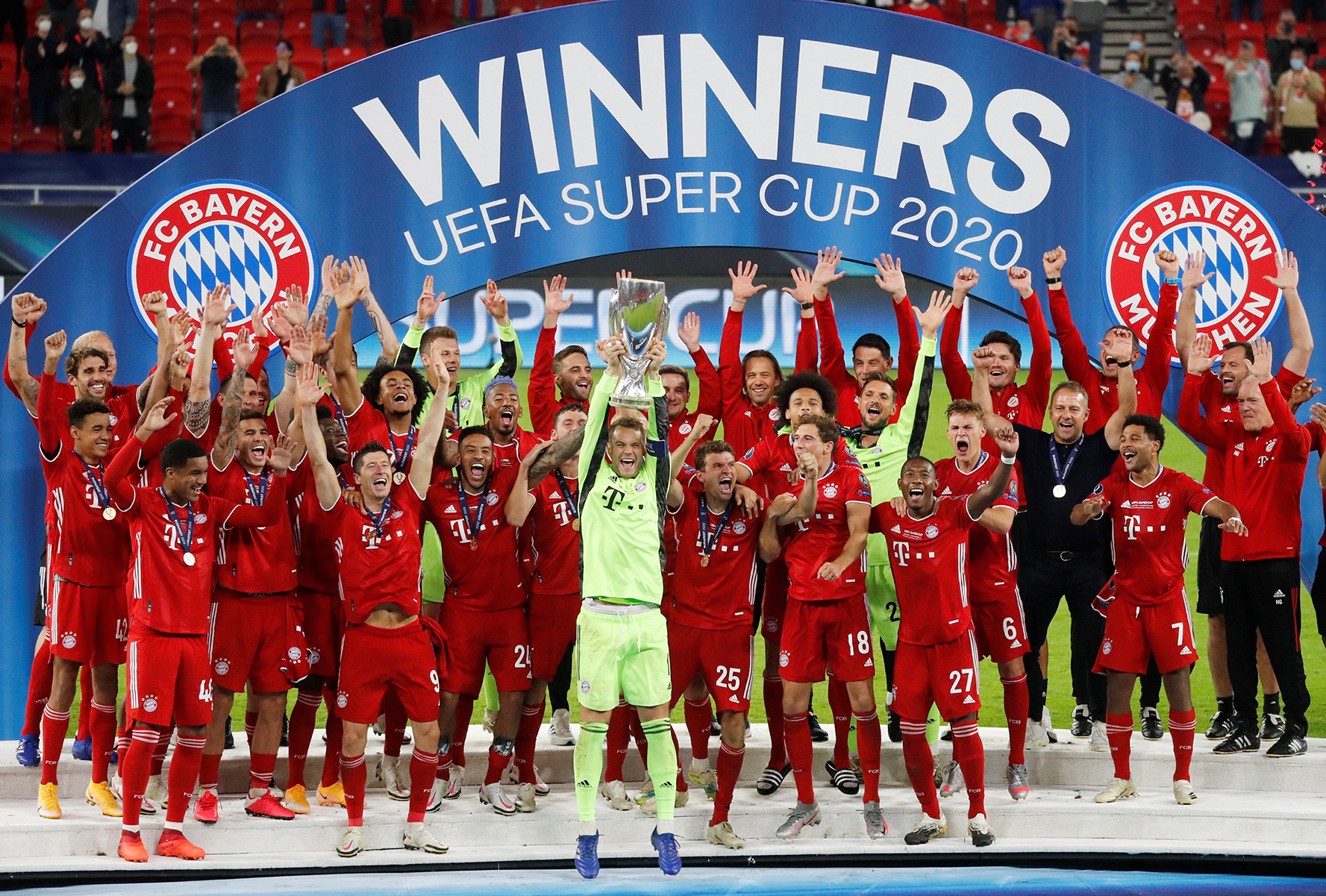 Ngược dòng đẳng cấp, Bayern Munich đăng quang Siêu cúp châu Âu