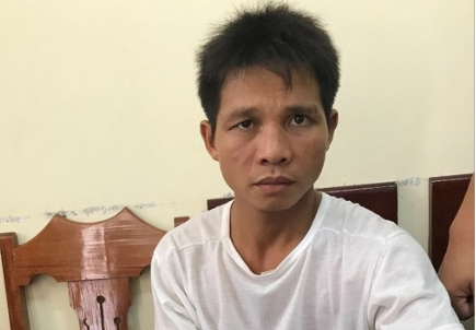 Nửa đêm nấp trong phòng tắm, bị phát hiện liền cầm dao chém 2 người phụ nữ