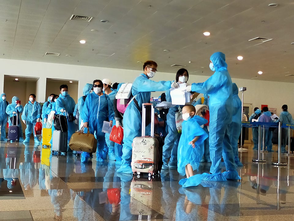 Chuyến bay thương mại quốc tế đầu tiên về Việt Nam, hành khách được cách ly thế nào?