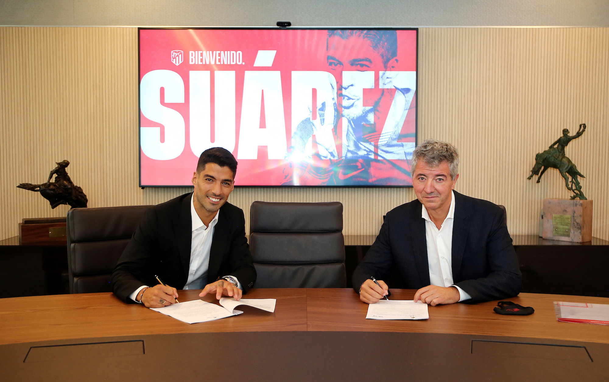 Những h&igrave;nh ảnh đầu ti&ecirc;n của Luis Suarez ở đội b&oacute;ng mới Atletico Madrid - Ảnh 7.