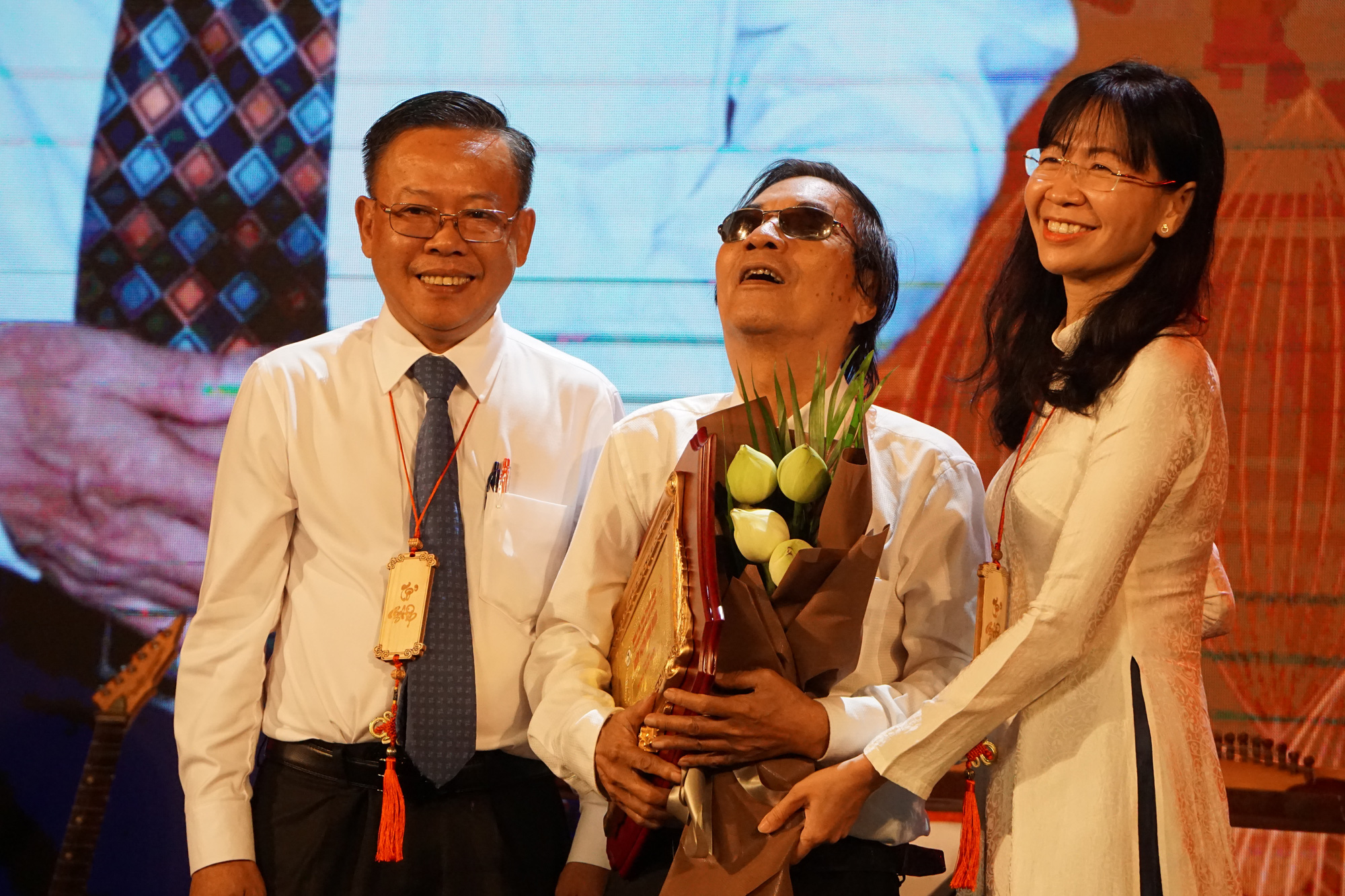 Vinh danh thầy đờn cổ nhạc