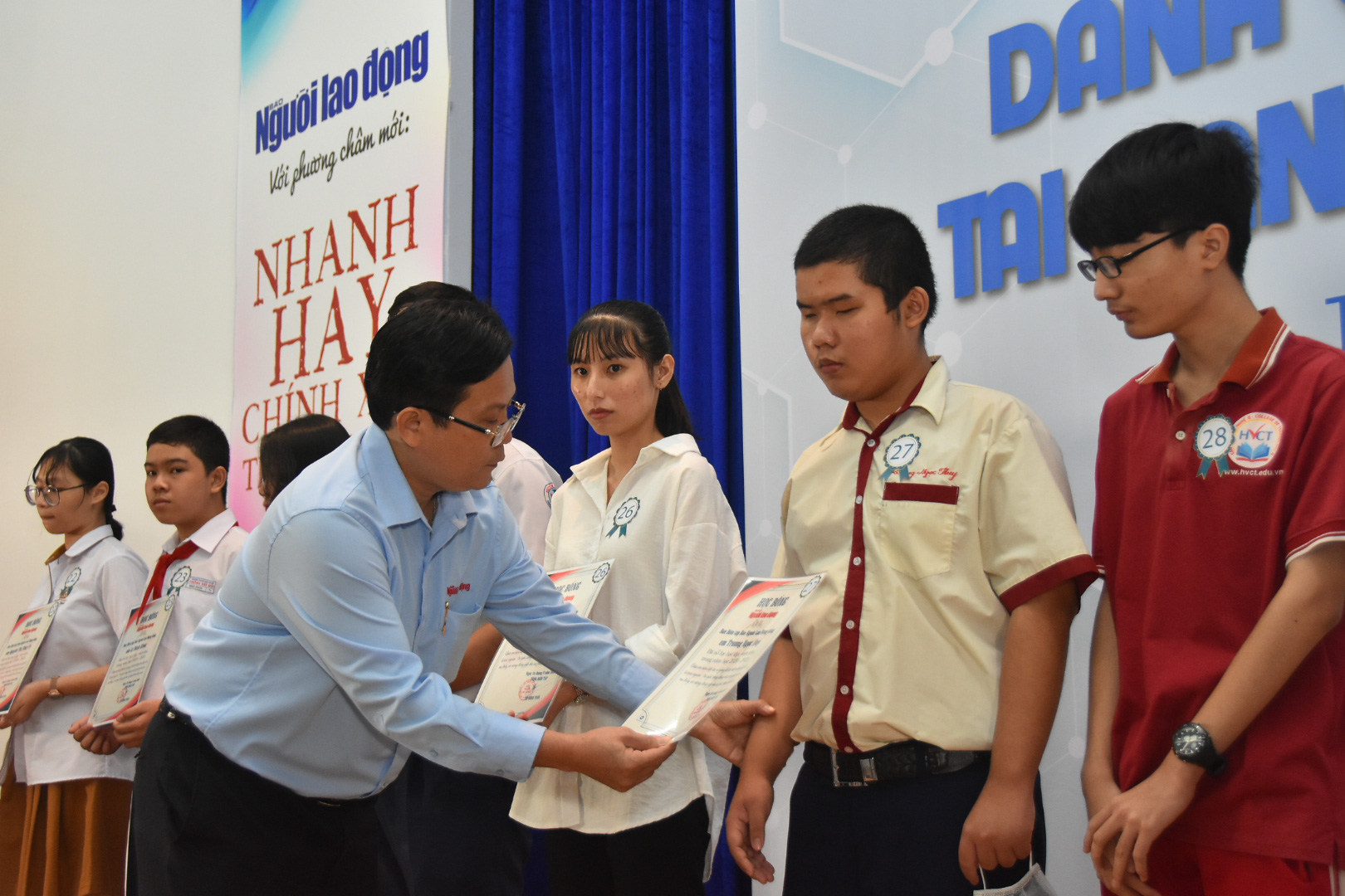 Ấm áp lễ trao học bổng Báo Người Lao Động cho con công nhân - Ảnh 9.