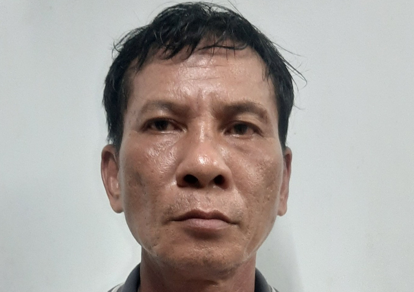 Uống lon nước yến của gã đàn ông đưa, một phụ nữ bị lột sạch vàng