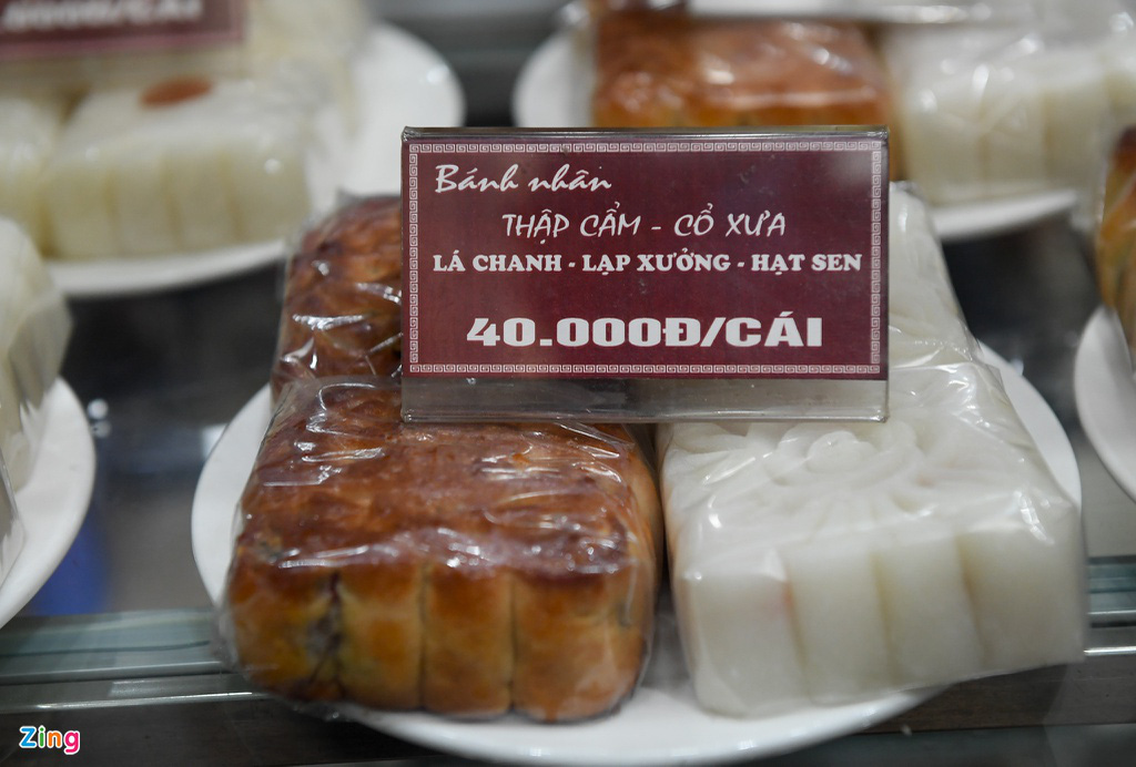 Cảnh tượng tr&aacute;i ngược ở c&aacute;c cửa h&agrave;ng b&aacute;nh Trung thu truyền thống - Ảnh 3.