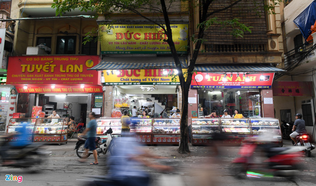 Cảnh tượng tr&aacute;i ngược ở c&aacute;c cửa h&agrave;ng b&aacute;nh Trung thu truyền thống - Ảnh 8.