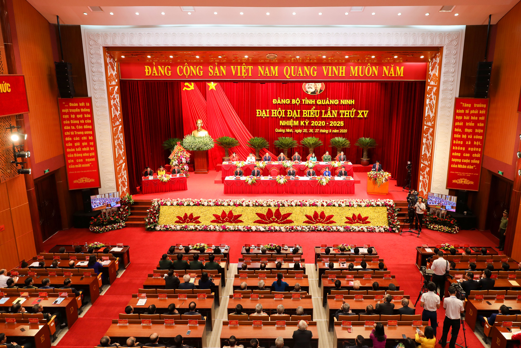 &Ocirc;ng Nguyễn Xu&acirc;n K&yacute; t&aacute;i đắc cử B&iacute; thư Tỉnh ủy Quảng Ninh - Ảnh 1.