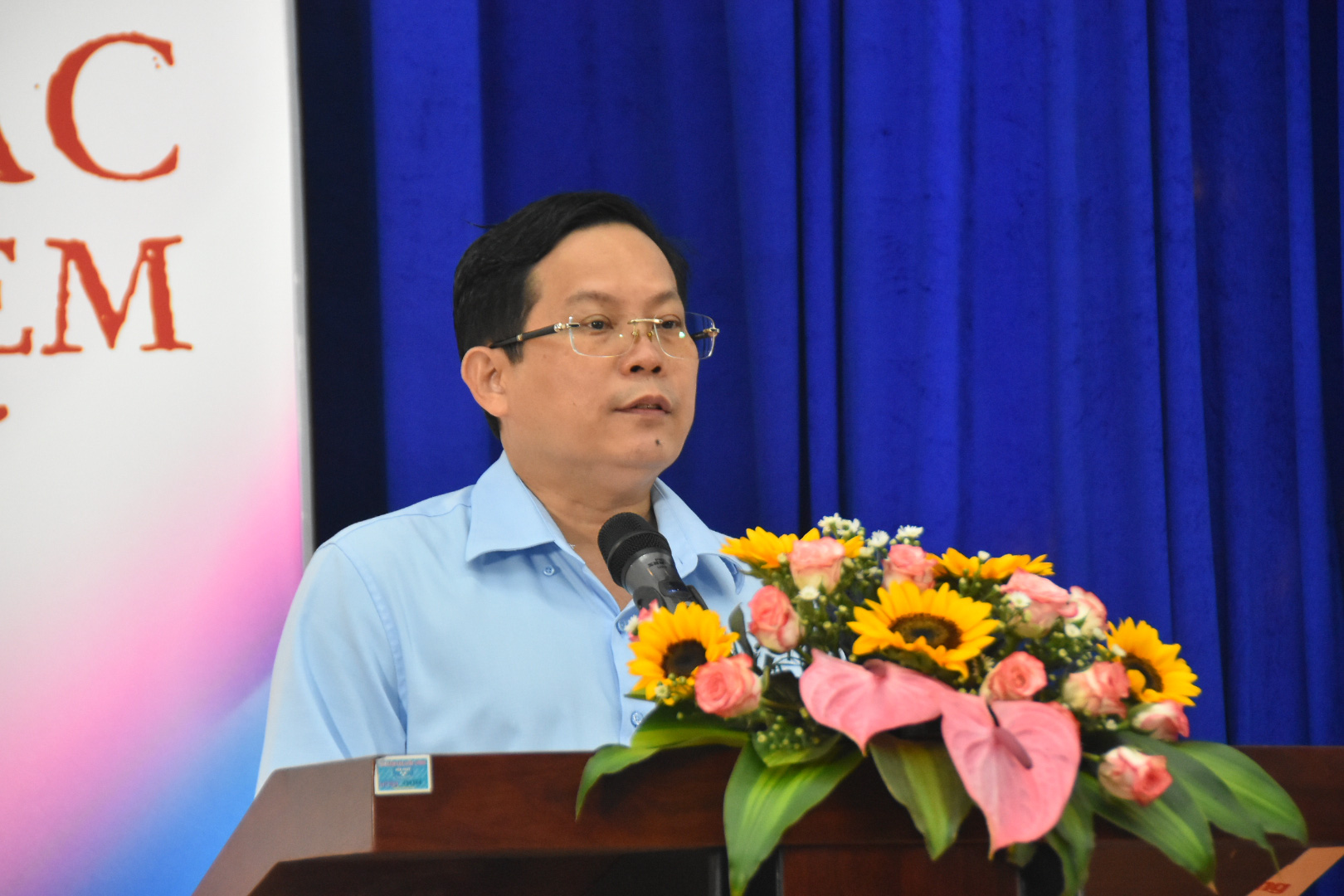 Ấm áp lễ trao học bổng Báo Người Lao Động cho con công nhân - Ảnh 1.