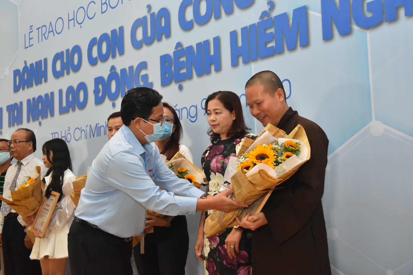Ấm áp lễ trao học bổng Báo Người Lao Động cho con công nhân - Ảnh 5.