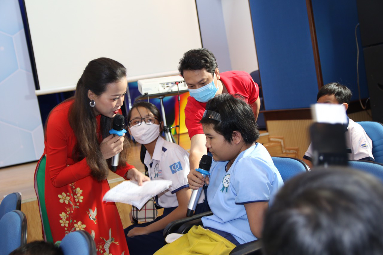 Ấm áp lễ trao học bổng Báo Người Lao Động cho con công nhân - Ảnh 8.