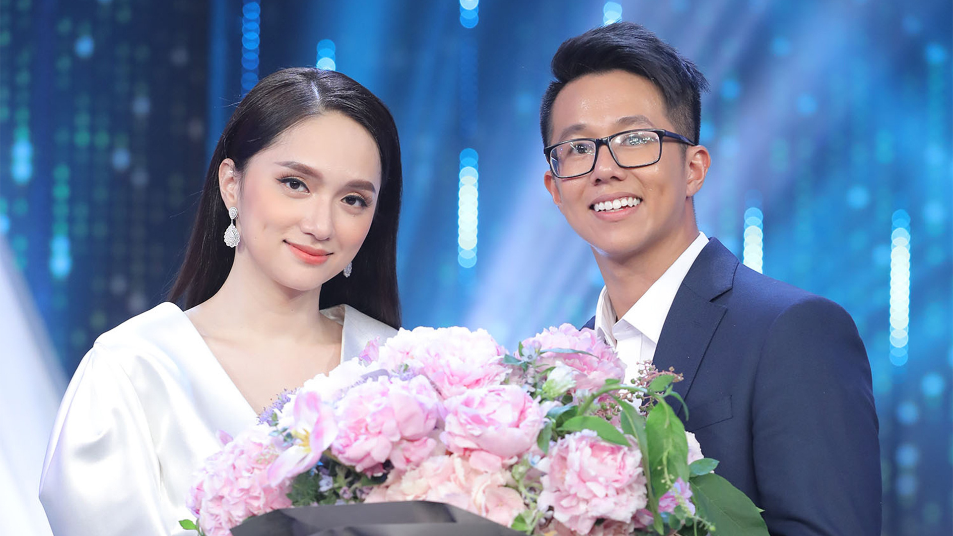 Hoa hậu Hương Giang: "Chuyện tình cảm của người chuyển giới áp lực kinh khủng"