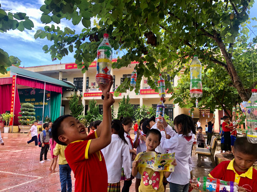 Đưa &aacute;nh s&aacute;ng văn h&oacute;a đọc đến với học sinh v&ugrave;ng cao - Ảnh 2.