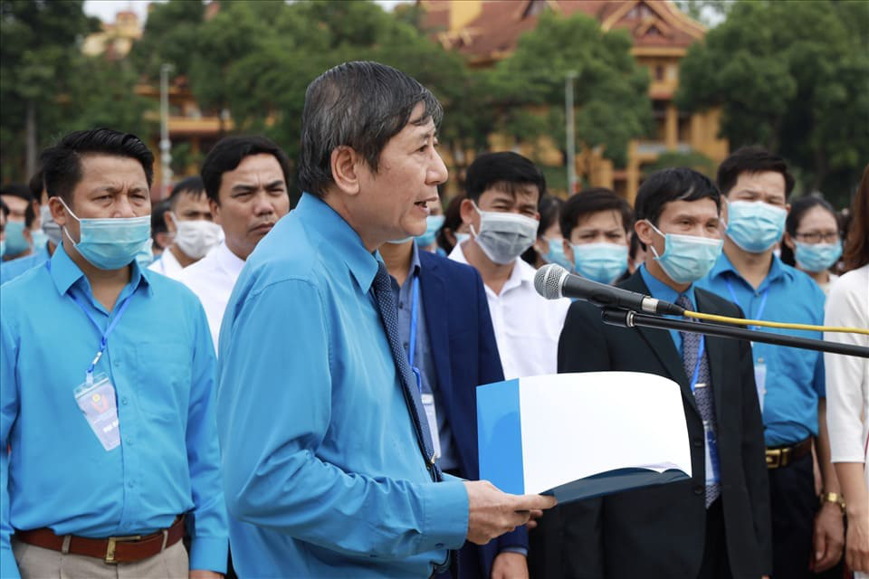 Đại biểu dự Đại hội thi đua yêu nước trong CNVCLĐ báo công dâng Bác - Ảnh 2.