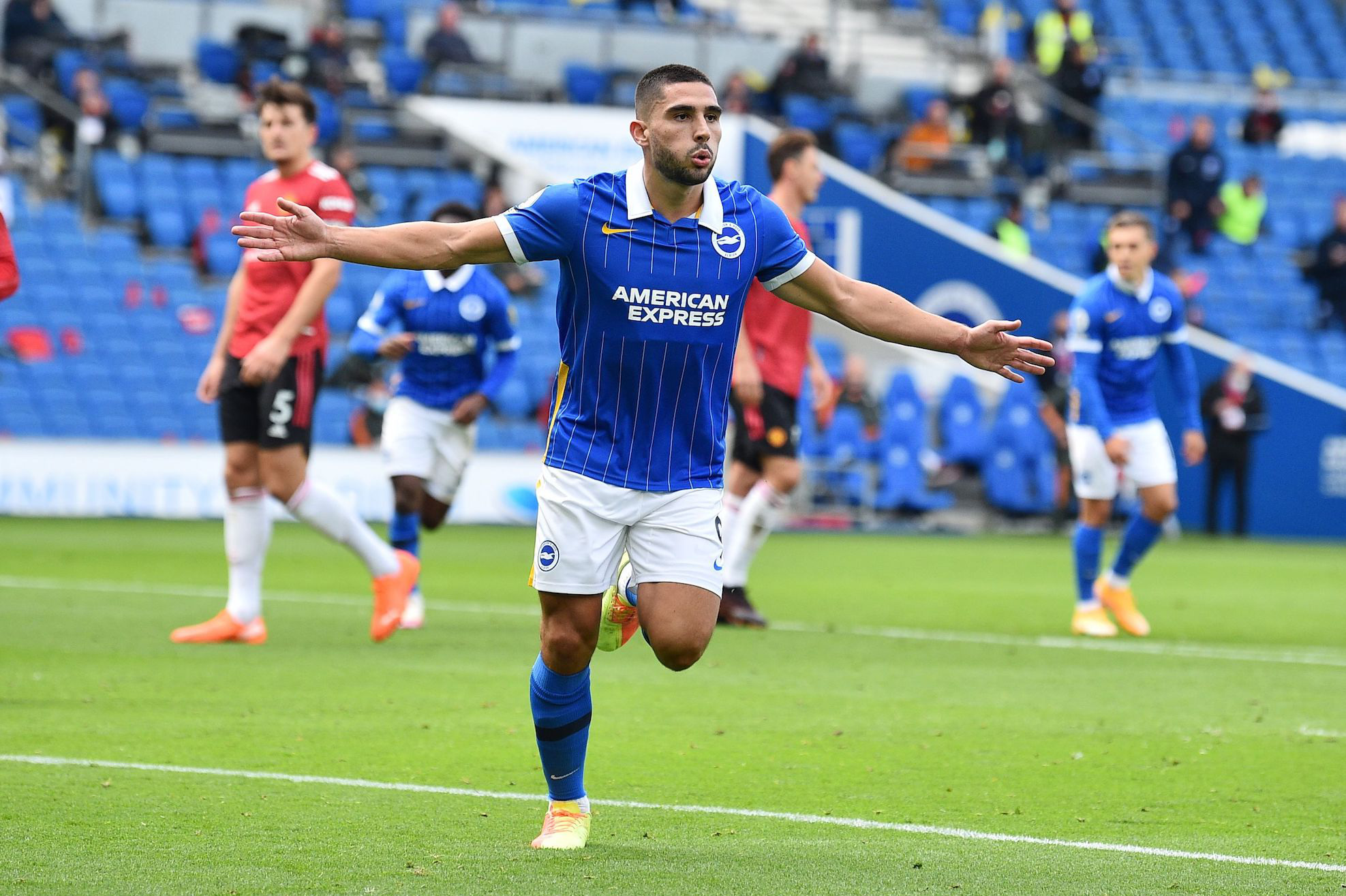 Hưởng phạt đền khi trận đấu đ&atilde; kết th&uacute;c, Man United ngược d&ograve;ng đi&ecirc;n rồ trước Brighton - Ảnh 2.