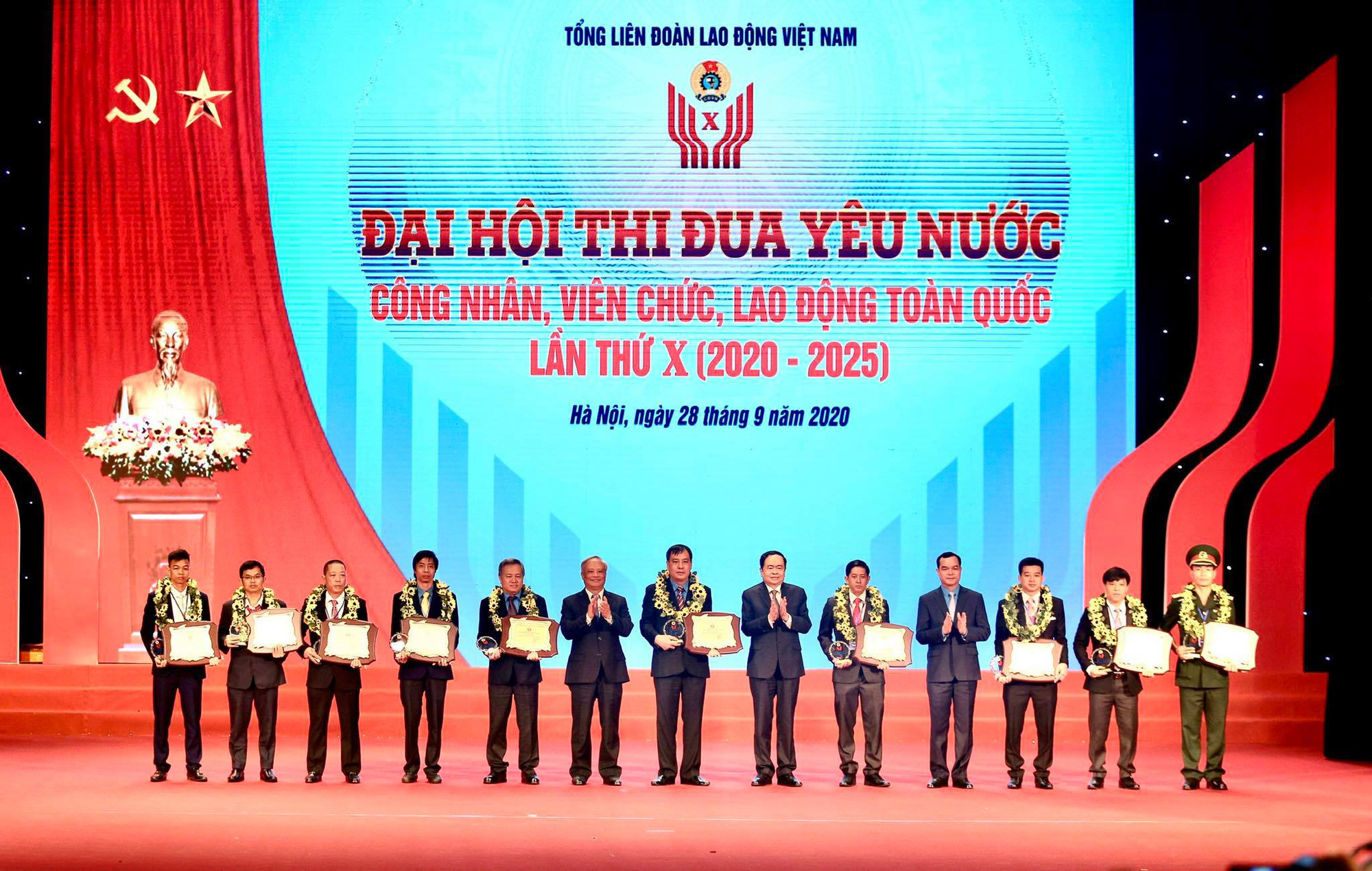 Tôn vinh 10 cá nhân điển hình xuất sắc tiêu biểu