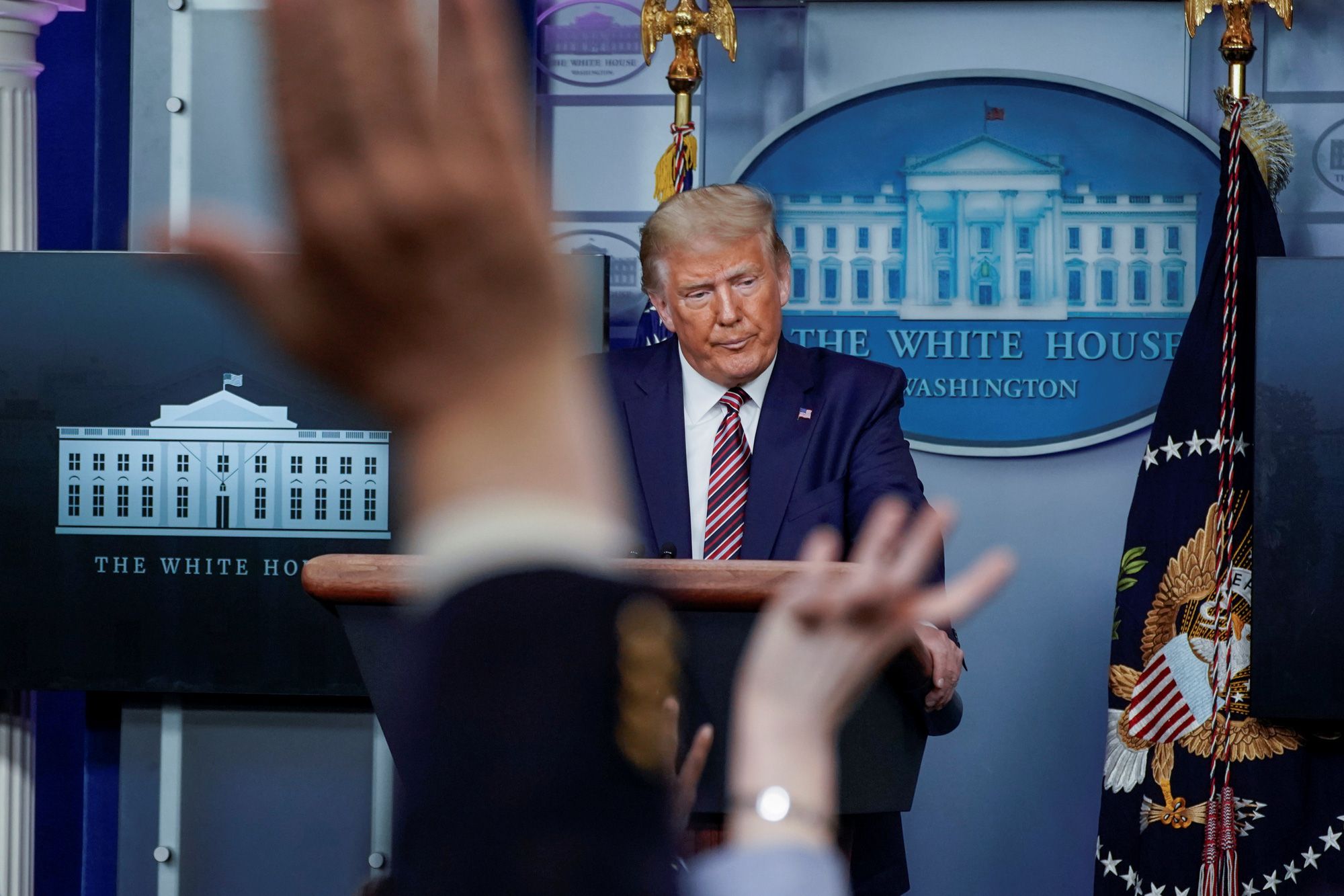 Tranh luận tổng thống Mỹ: &Ocirc;ng Biden đột ph&aacute; hay bị Tổng thống Trump đ&egrave; bẹp? - Ảnh 3.