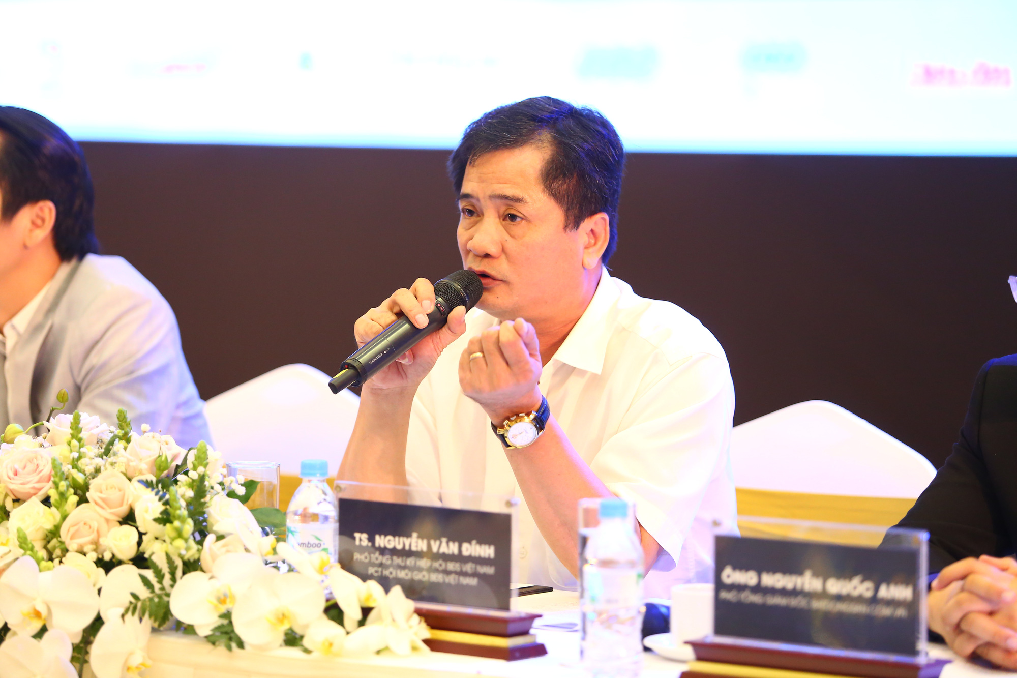 TS Trần Du Lịch: Thị trường mới nổi kh&ocirc;ng thể nổi được nếu kh&ocirc;ng c&oacute; những con sếu đầu đ&agrave;n - Ảnh 4.