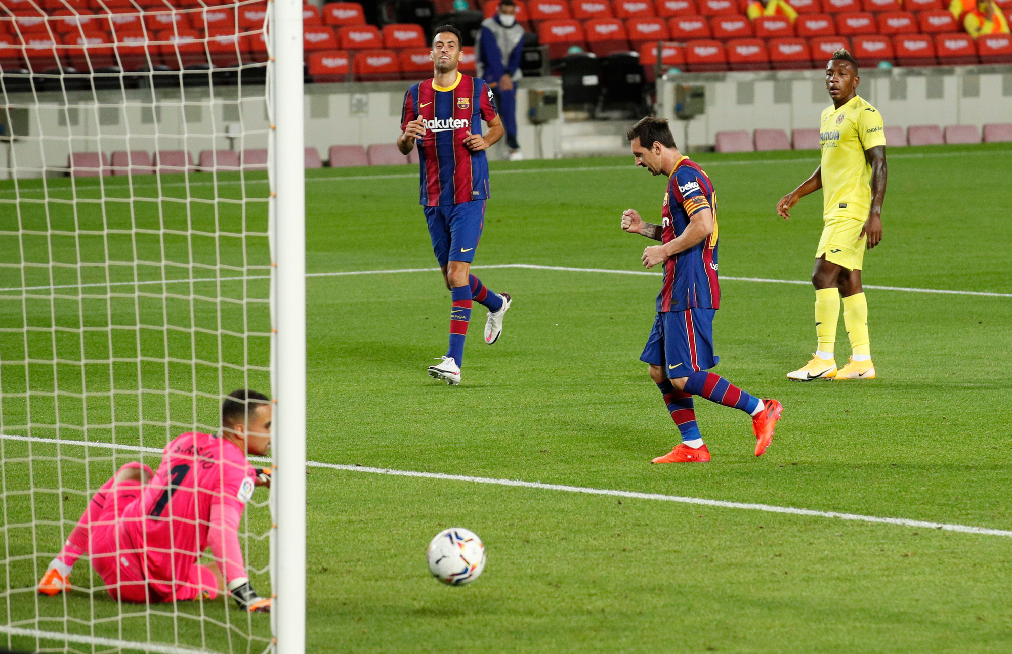 Mở m&agrave;n La Liga m&atilde;n nh&atilde;n, Barcelona đại thắng t&agrave;u ngầm v&agrave;ng - Ảnh 3.