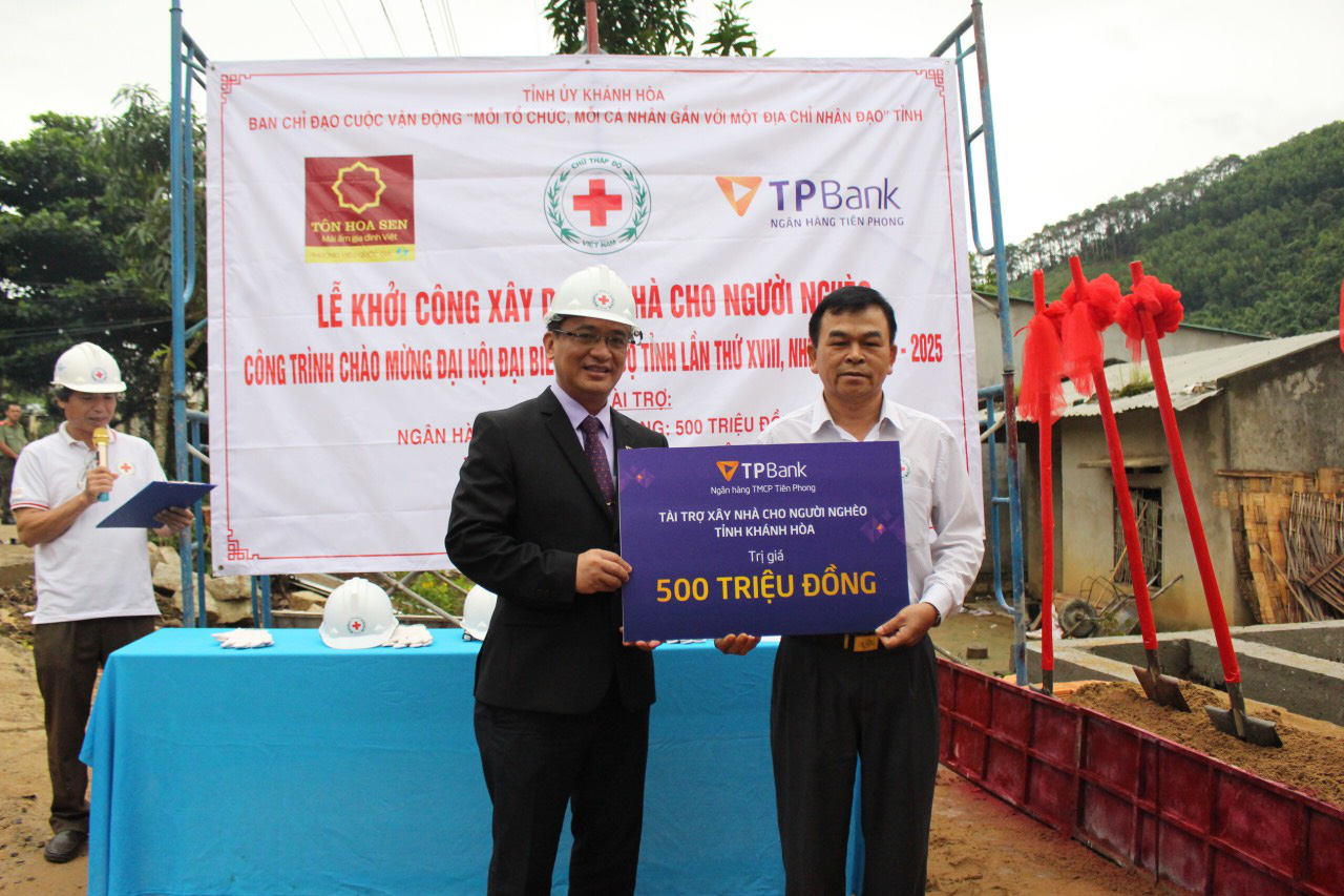 TPBank chia sẻ y&ecirc;u thương, hỗ trợ 10 căn nh&agrave; cho người d&acirc;n Kh&aacute;nh H&ograve;a - Ảnh 1.
