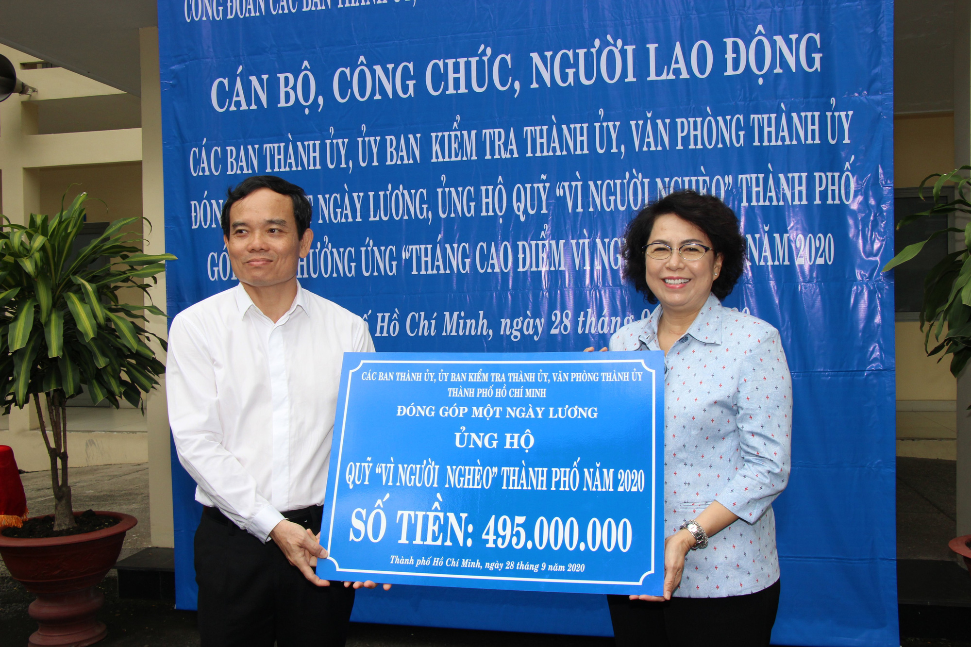 Hơn 500 triệu đồng ủng hộ Quỹ "Vì người nghèo”
