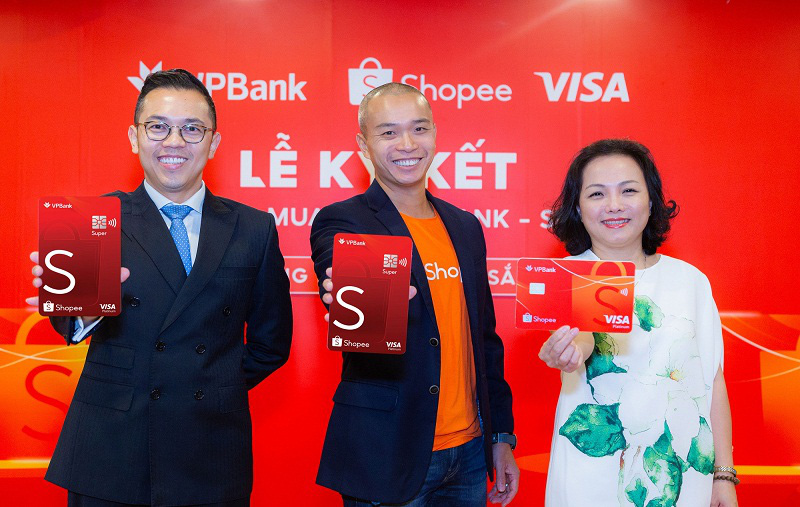 Thẻ t&iacute;n dụng VPBank - Shopee ưu đ&atilde;i miễn ph&iacute; vận chuyển v&agrave; ho&agrave;n tiền l&ecirc;n đến 10% suốt cả năm  - Ảnh 2.