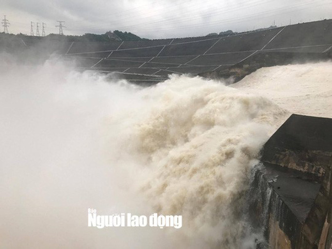 Thủy điện Hòa Bình mở 1 cửa xả lũ vào sáng mai 30-9